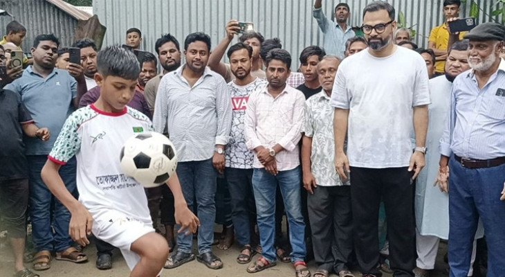 খুদে ‘ফুটবল জাদুকর’ জিসানের দায়িত্ব নিলেন তারেক রহমান